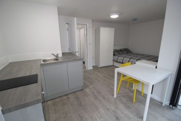 image of 6, Lodge Bank