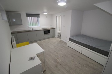 image of 2, Lodge Bank