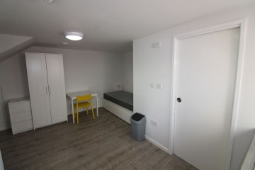 image of 3, Lodge Bank